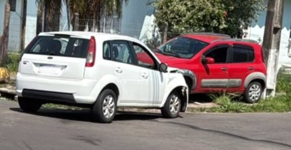Colisão entre dois carros ocorreu no bairro Sulbrasileiro.