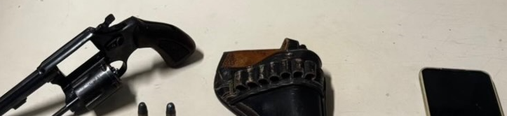 Homem foi detido em Capão carregando arma municiada e celular.