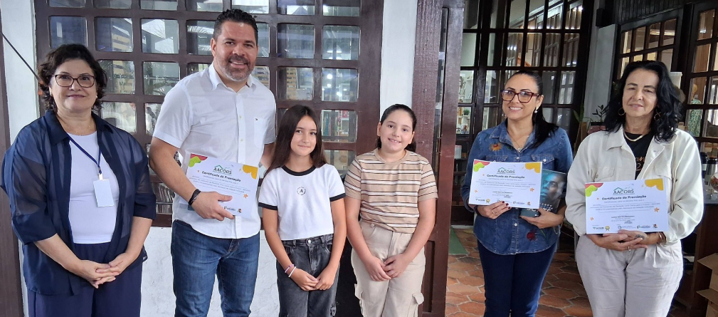 Representantes das Escolas premiadas receberam os Certificados.