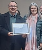Diretor da Escola Rural Edson Silva ao lado da vereadora Marisa.