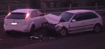 Colisão entre dois automóveis ocorreu em trecho da ERS-030. (CRÉDITOS: Divulgação)
