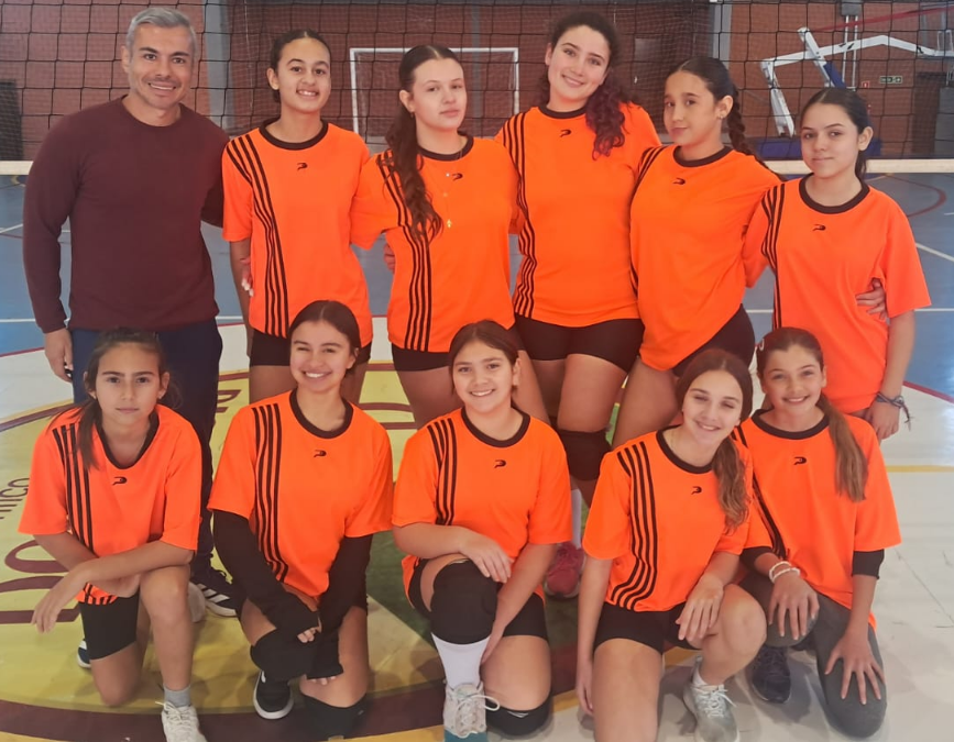 Dezesseis de Dezembro encarará o também 100% Ângelo Gamba na outra semifinal do Vôlei Infantil Feminino.