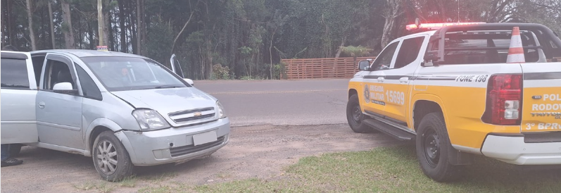 Mulher foi abordada em Torres quando conduzia automóvel Meriva. (CRÉDITO: CRPv/BM)