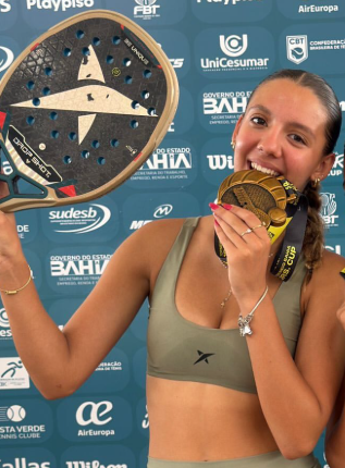 Jogando em MG, Júlia venceu a categoria Sub-16 Feminina.