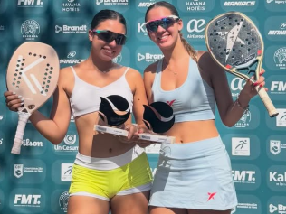 Jogando ao lado de Maria Tereza (MG), osoriense Júlia Simoni (direita) conquistou dois títulos em Minas Gerais. (CRÉDITO: Divulgação)