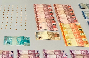 Homem foi preso em SAP com dinheiro e entorpecentes. (CRÉDITOS: BM)