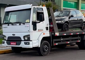 Policiais apreenderam automóvel utilizado por traficante.